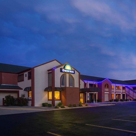 Days Inn By Wyndham Wichita West Near Airport Bagian luar foto
