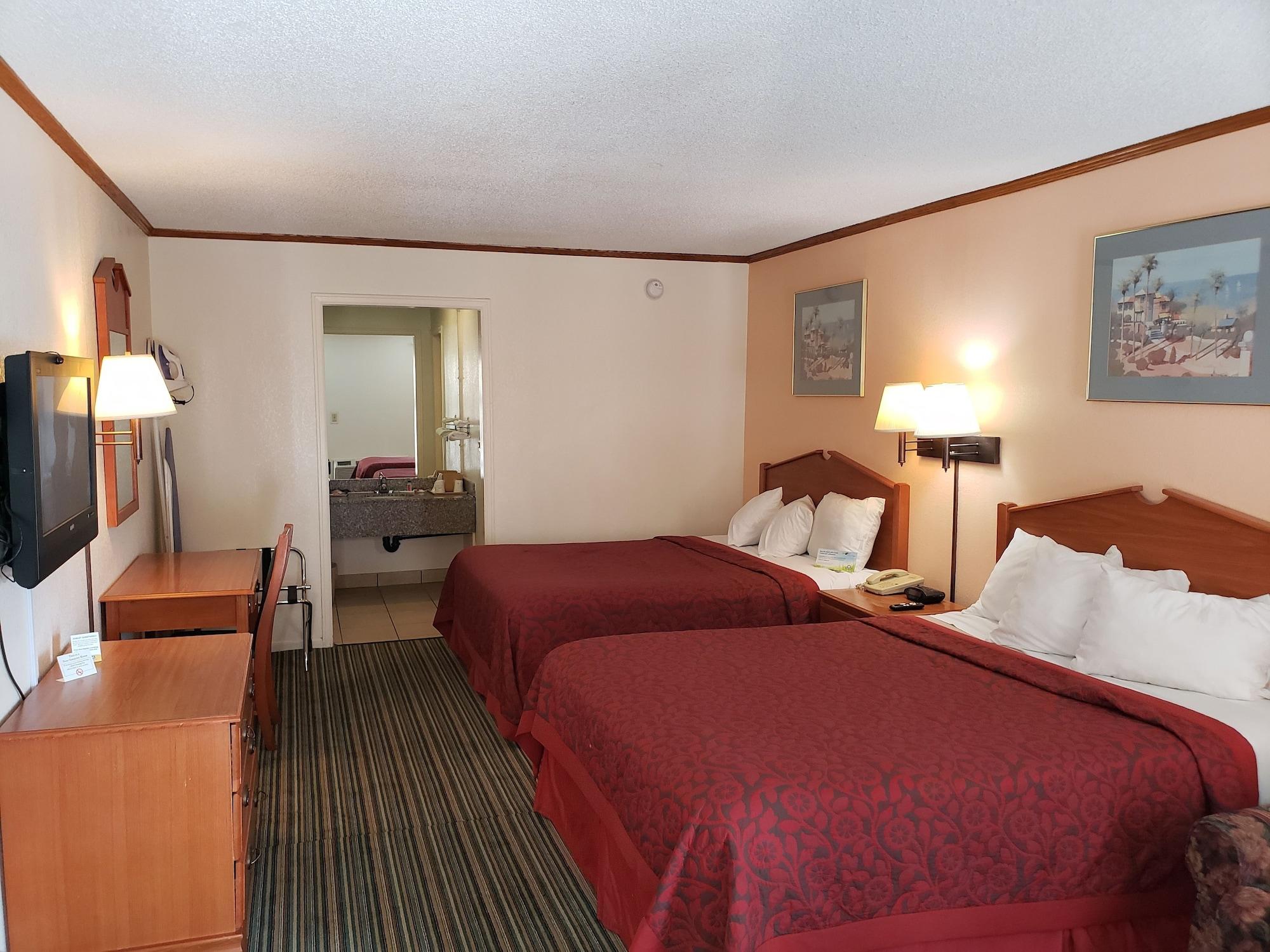 Days Inn By Wyndham Wichita West Near Airport Bagian luar foto