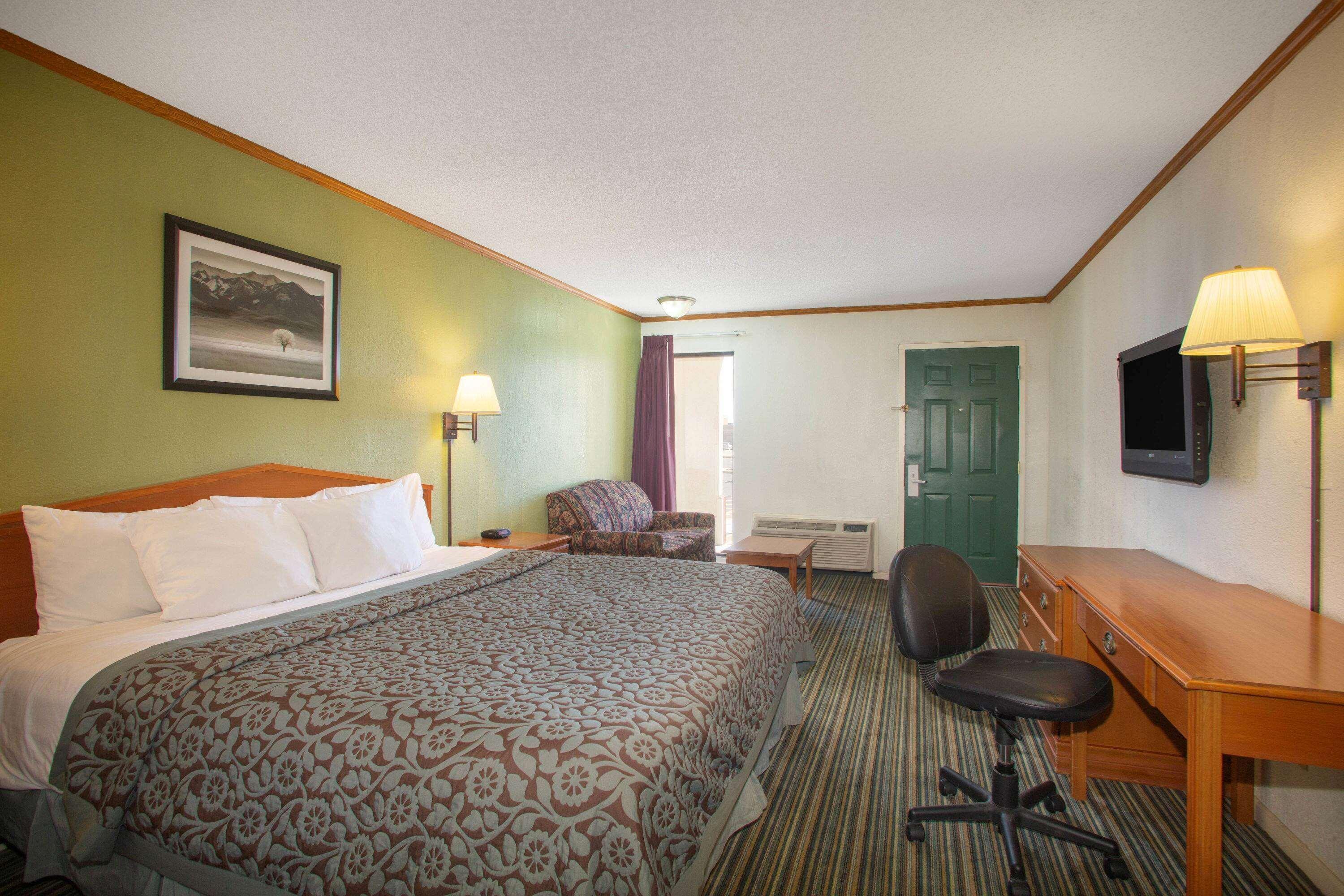 Days Inn By Wyndham Wichita West Near Airport Bagian luar foto