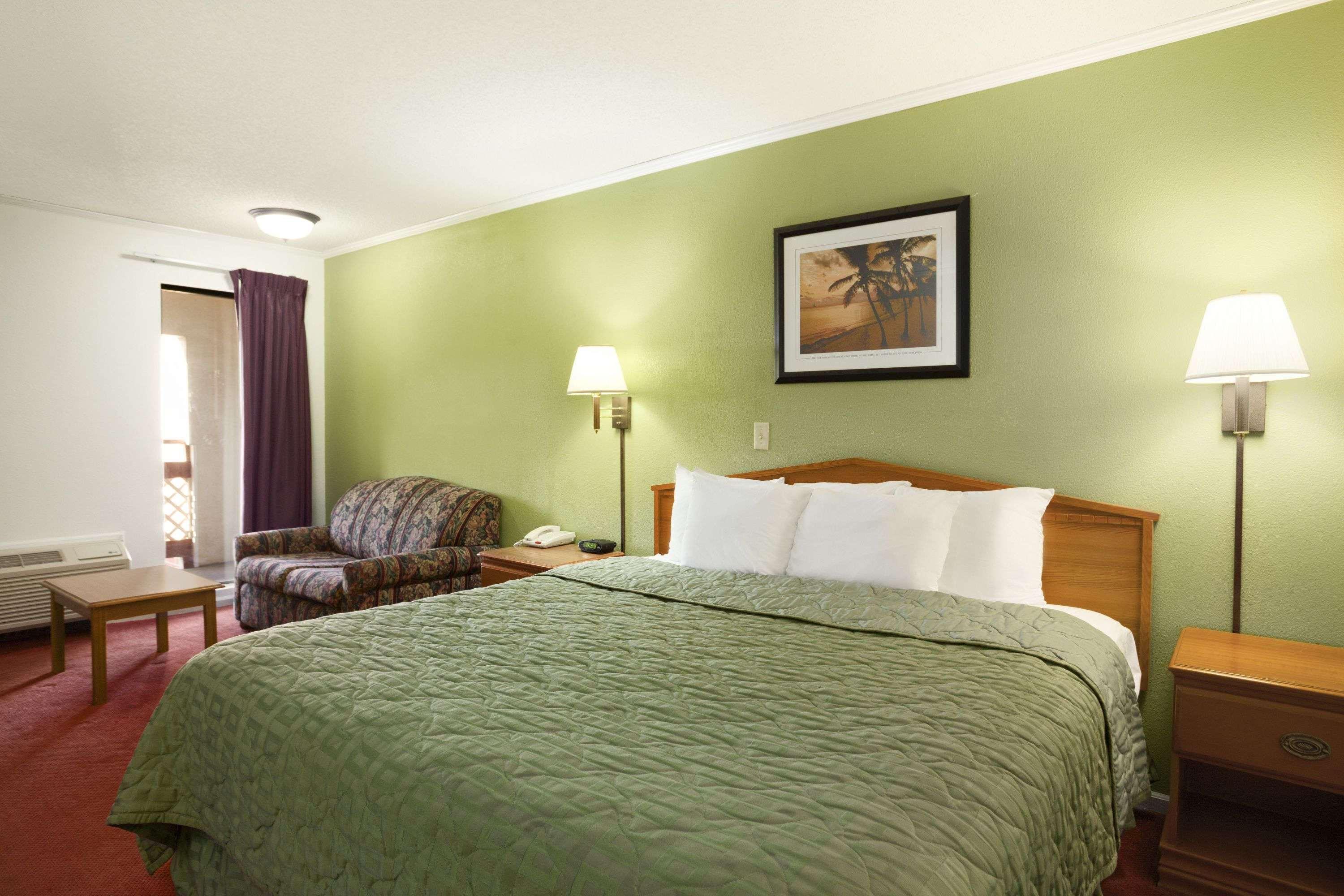 Days Inn By Wyndham Wichita West Near Airport Bagian luar foto
