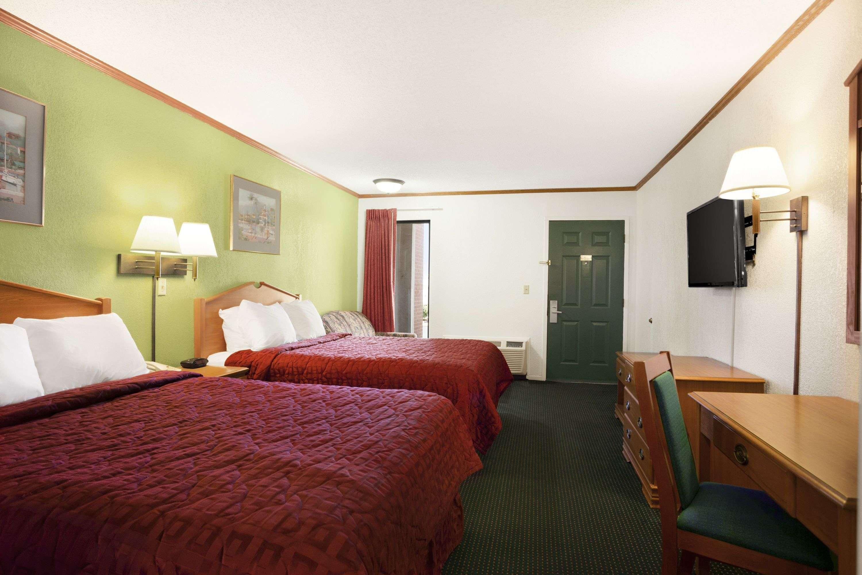 Days Inn By Wyndham Wichita West Near Airport Bagian luar foto