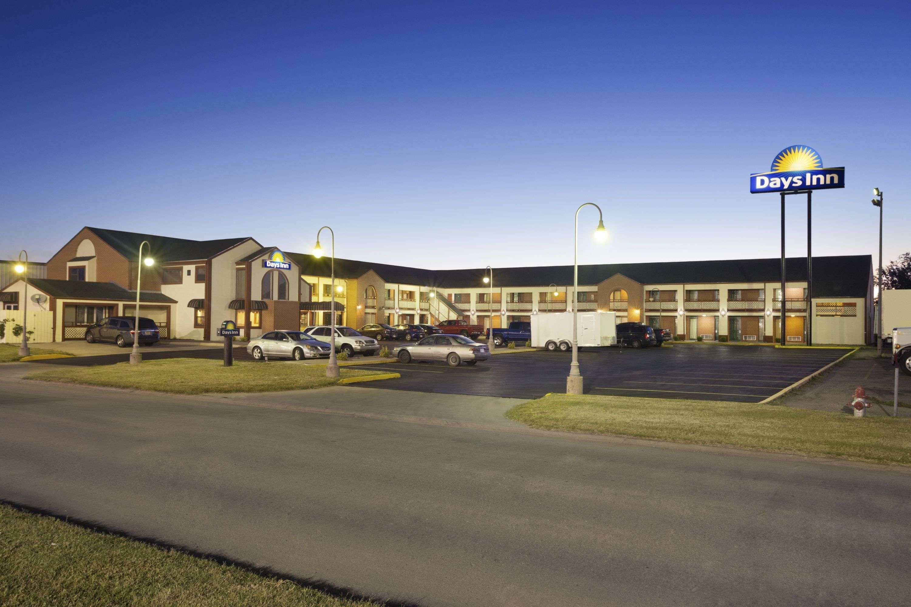 Days Inn By Wyndham Wichita West Near Airport Bagian luar foto